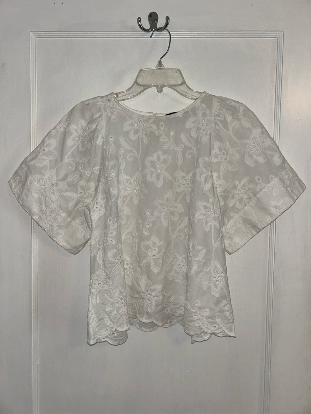 Tahari White Eyelet Floral Puff-Sleeve Blouse